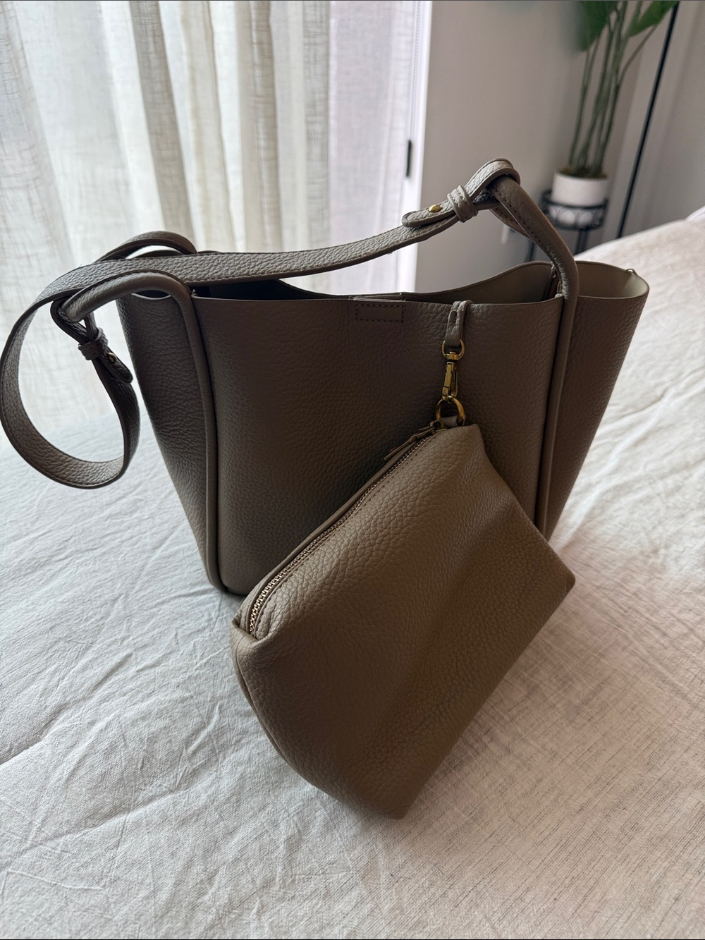 Antik Kraft Women’s Taupe Soft Leather Tote Bag with Matching Pouch - Picture 3 of 15